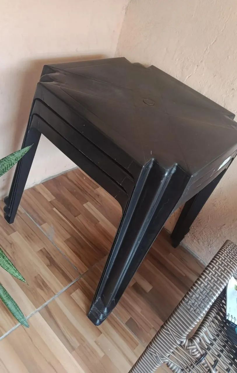 Mesas e cadeiras 