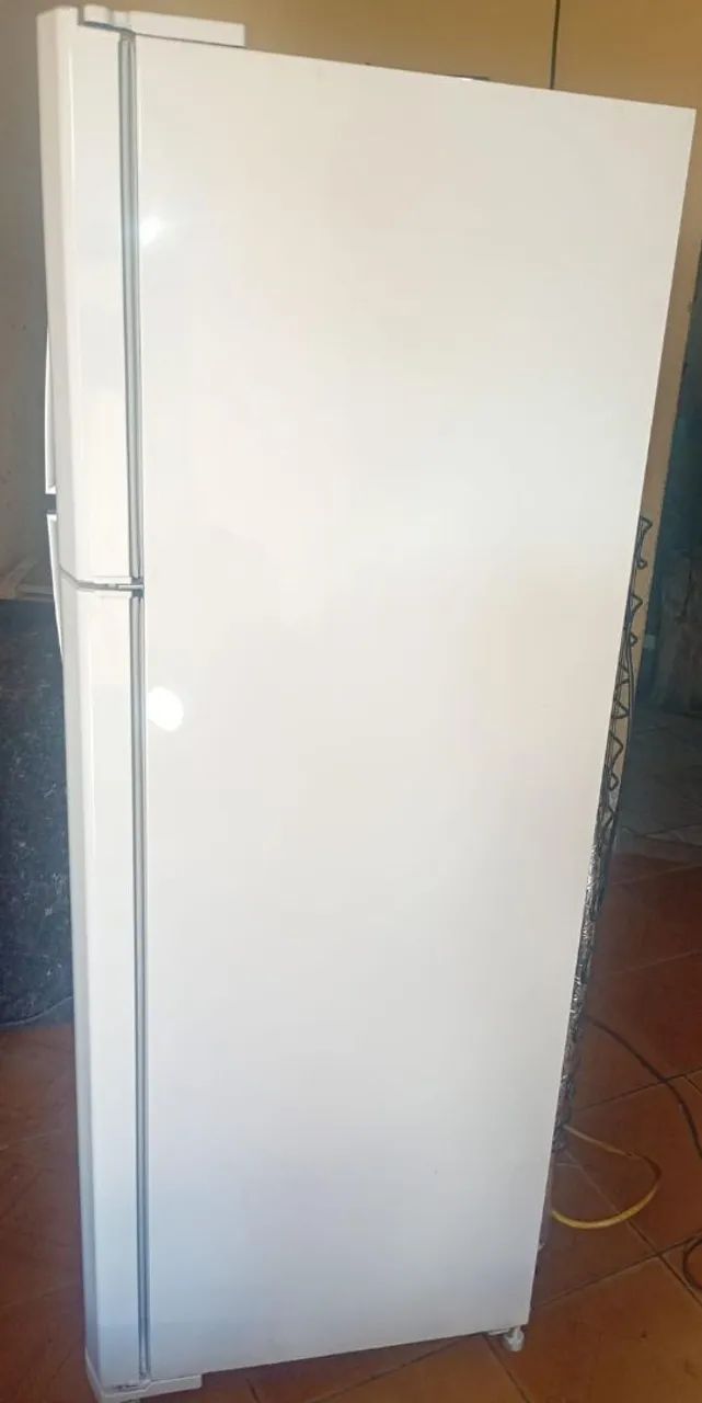 Vende-se geladeira Electrolux semi nova  - Foto 4