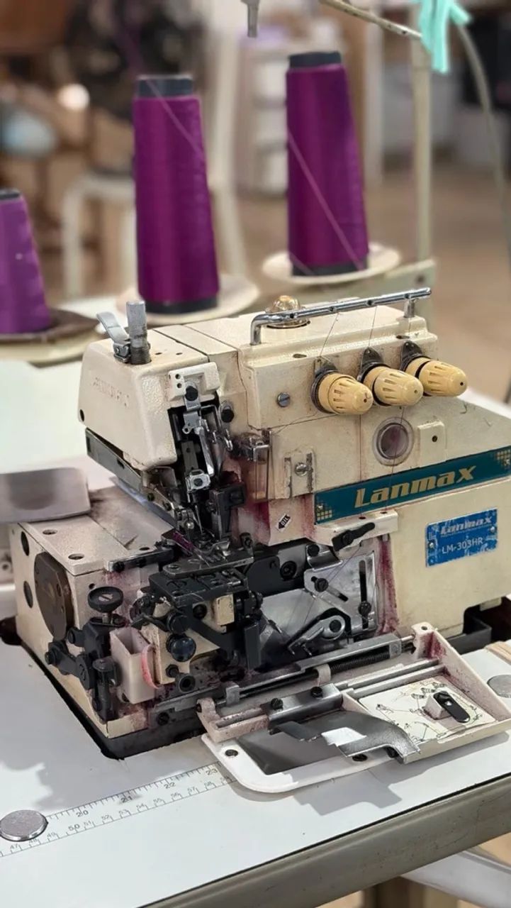 Máquina de costura overlock