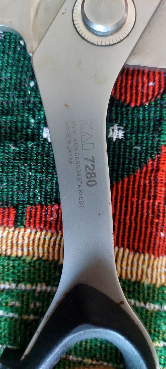 Tesoura profissional Ki 7280 nova  para corte  - Foto 2
