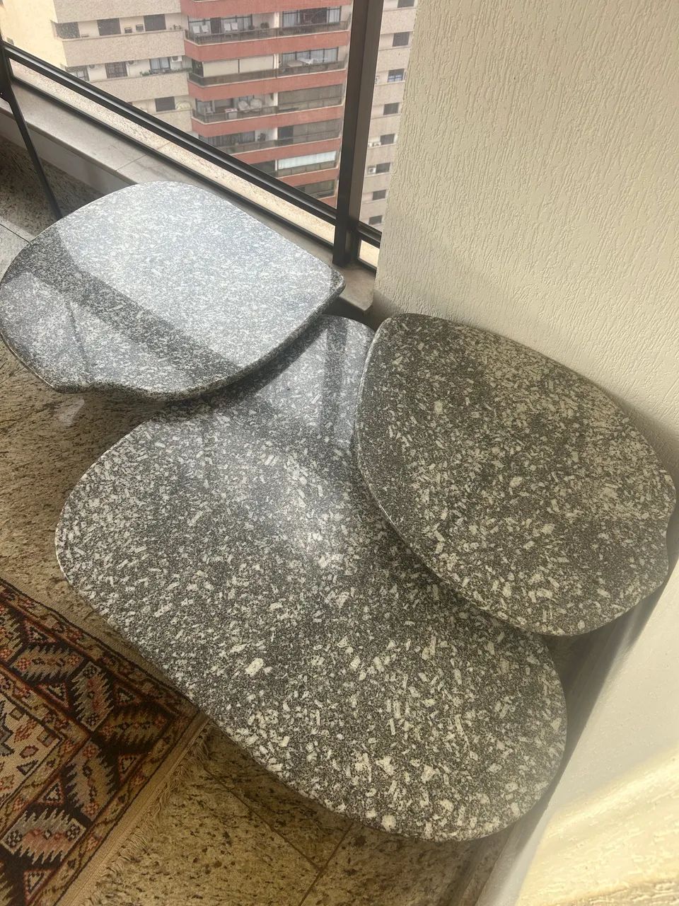 Três Mesinhas Granito -valor 550,,