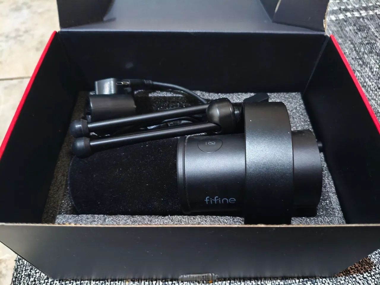 Microfone Dinâmico Fifine K688 XLR/USB para Podcast - Foto 2