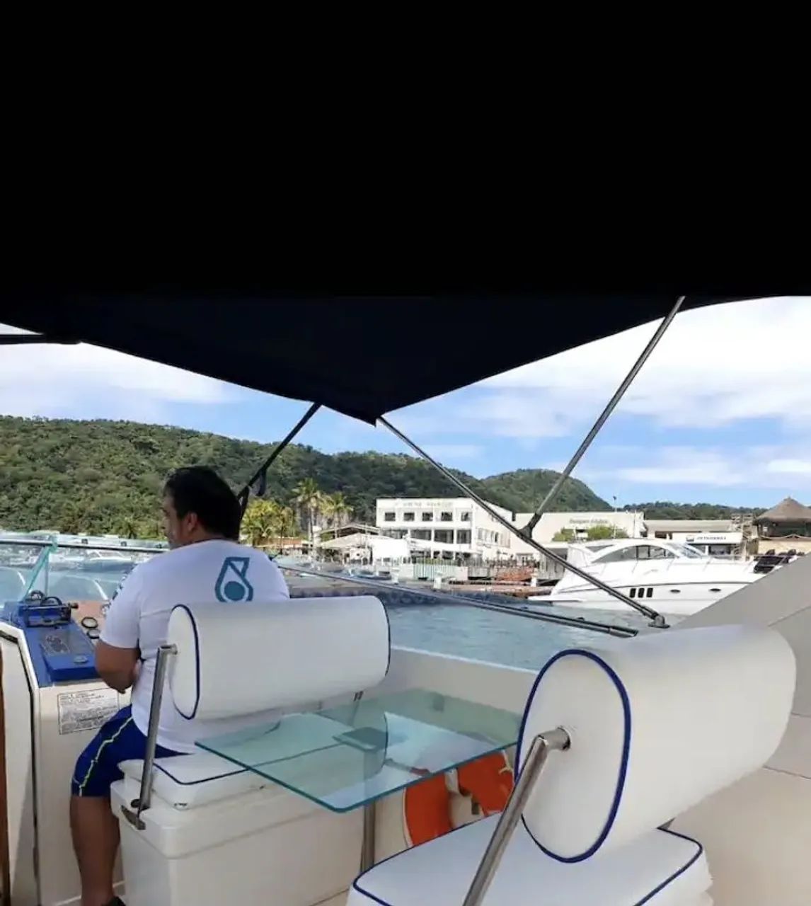 LANCHA COBRA 28 DIESEL - MOTOR VOLVO KAD42 COM APENAS 401H - DOC. OK - ACEITO TROCA<br>