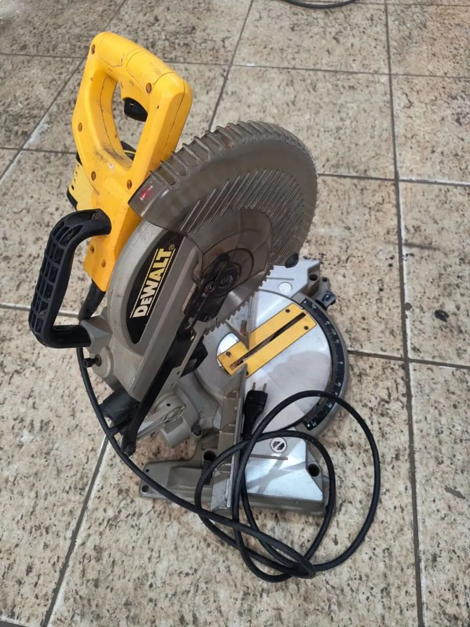 Dewalt DW-714BR 10"(254mm) Miter Saw