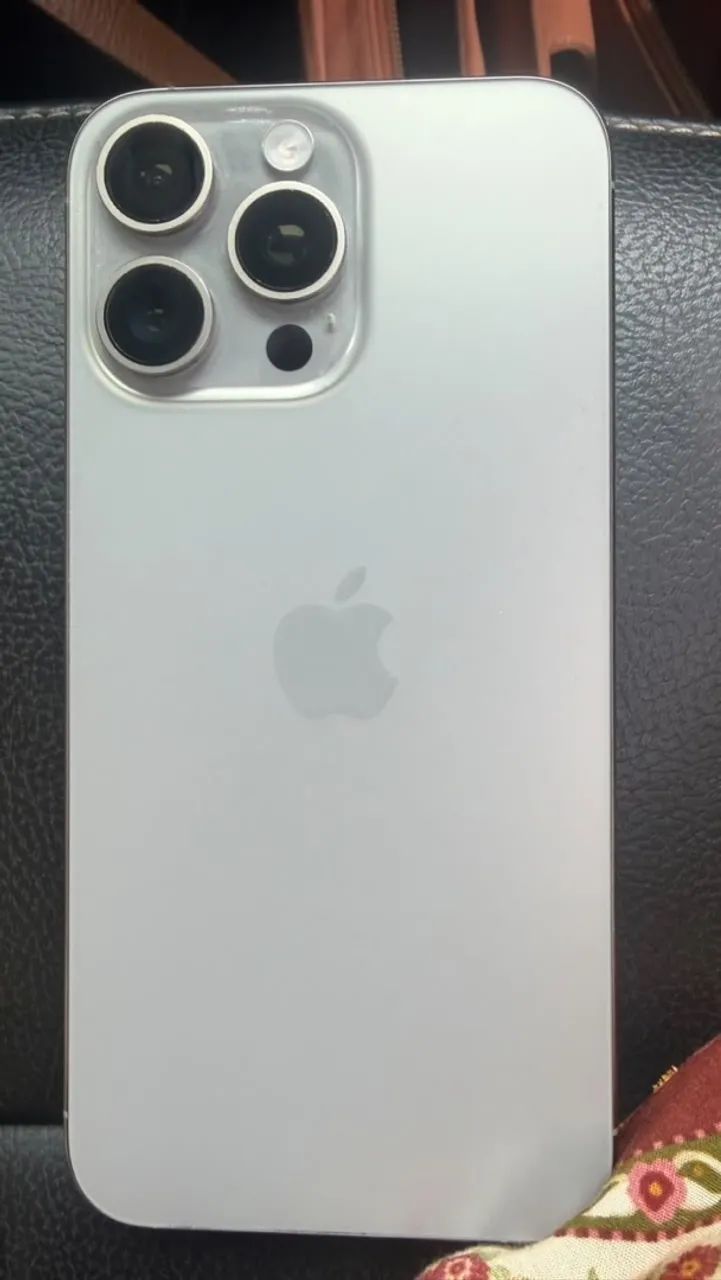 Vendo iPhone 15 pro Max excelente estado 