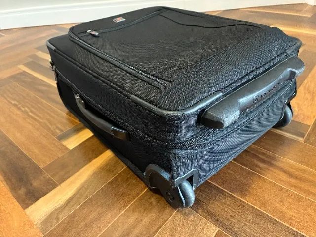 Mala de bordo Victorinox preta 2 rodas - Foto 4