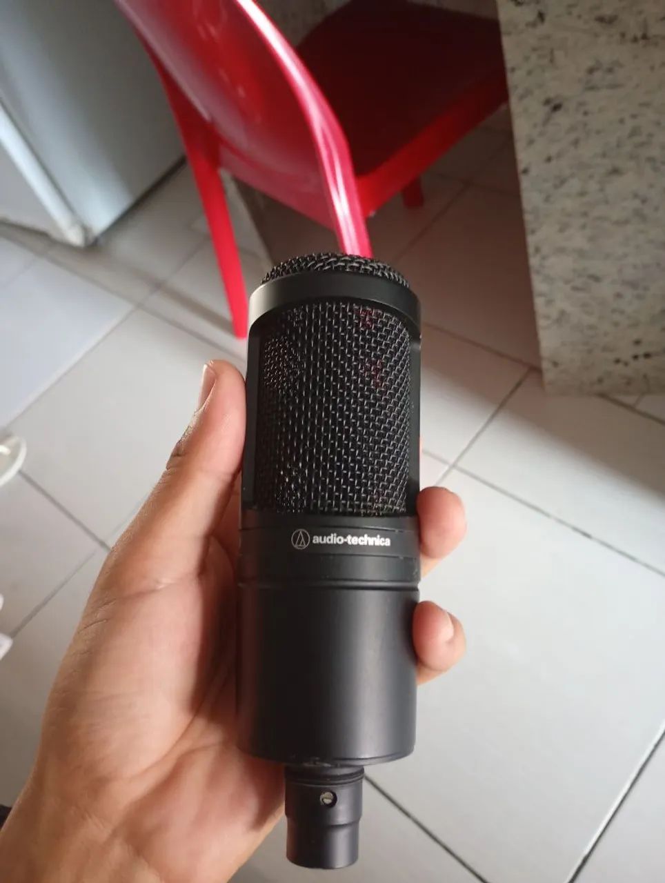 Microfone Audio Technica At 2020 + Behringer um2 - Foto 2