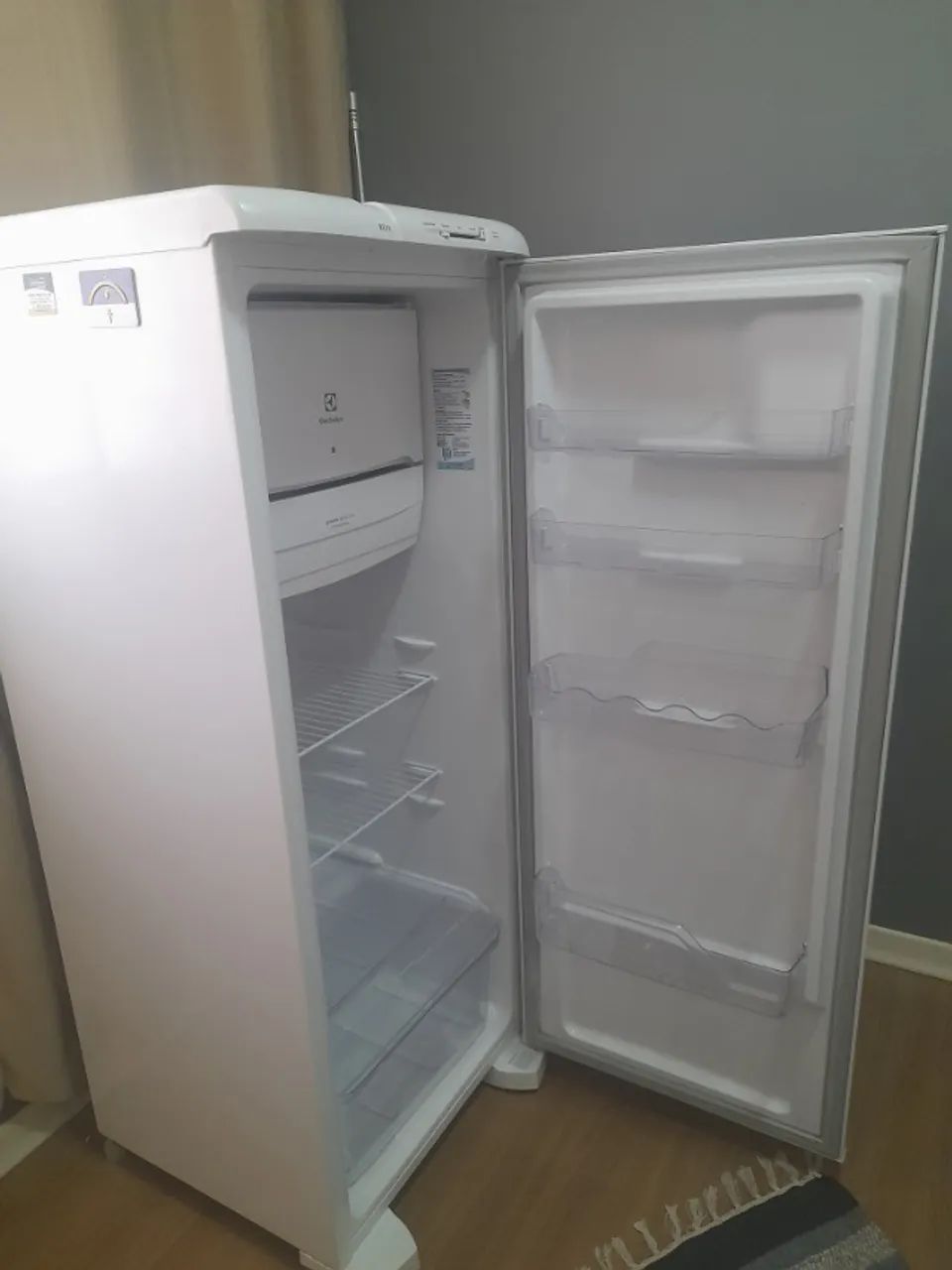Geladeira Electrolux RE31 - semi nova - Foto 3