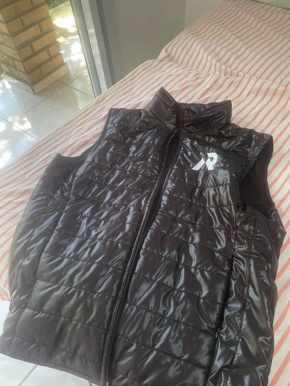 Colete preto tamanho M 