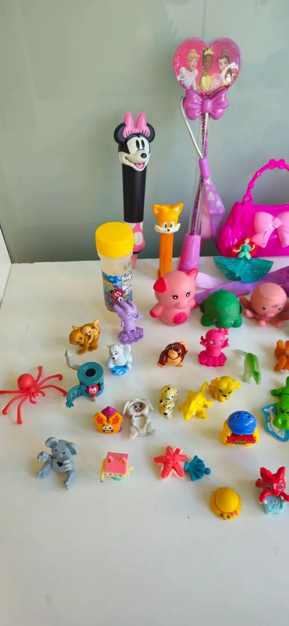 Lote de brinquedos e miniaturas variados  - Foto 2