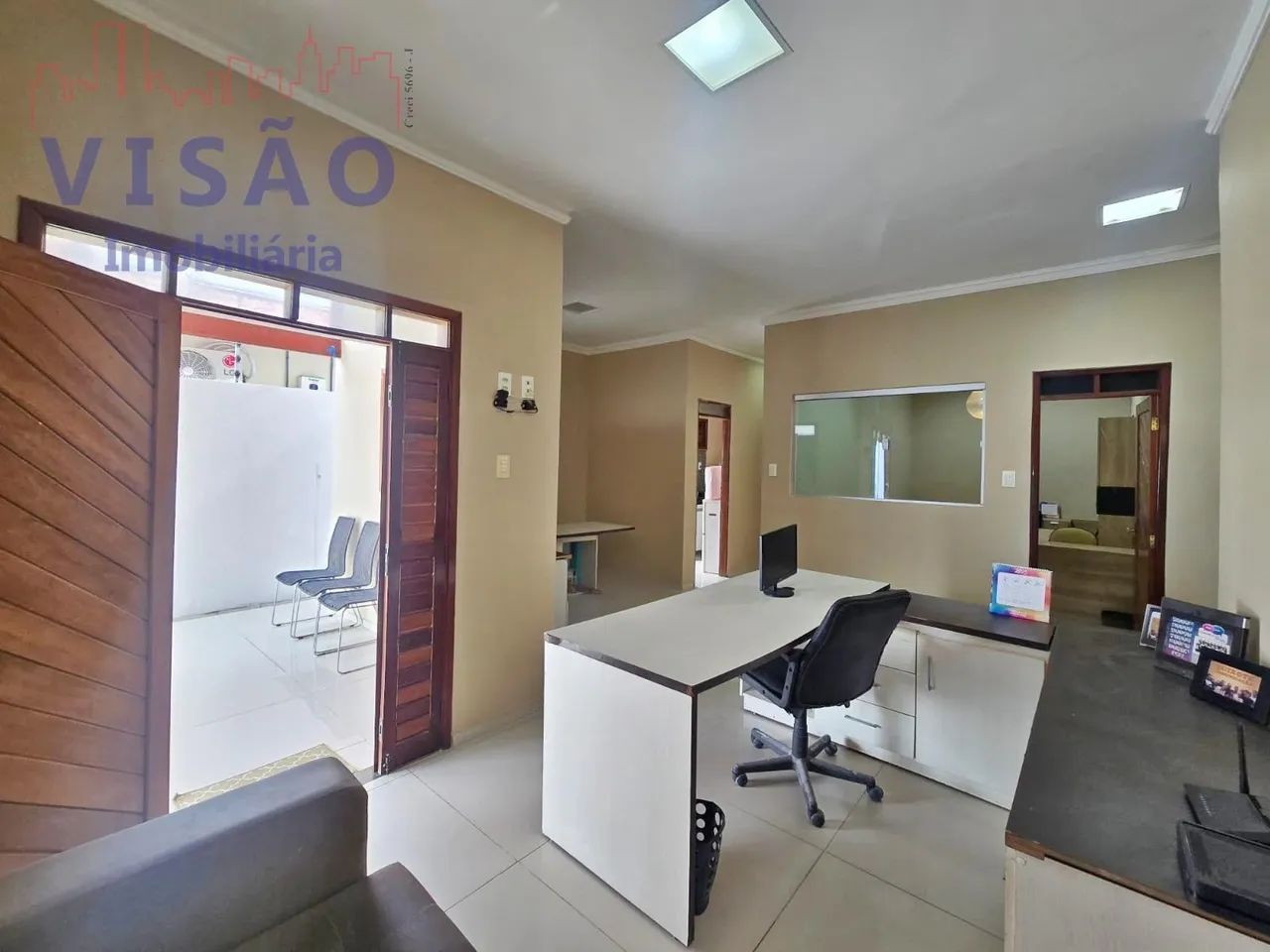 VENDE-SE ESCRITÓRIO COMERCIAL SEMI-MOBILIADO - Foto 4