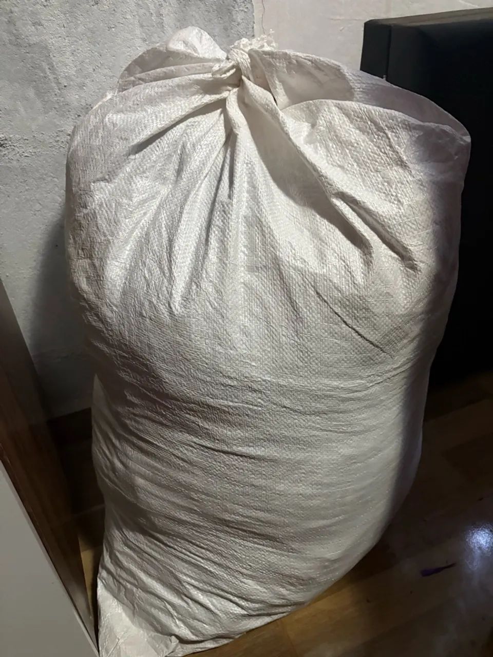 Fardo com 100 peças de roupas pouco usadas - Foto 2