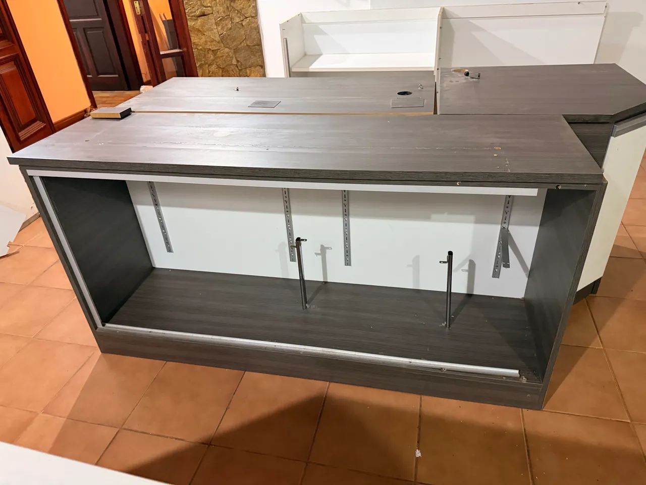 BALCÃO EXPOSITOR COM PORTAS DE VIDRO - Foto 3