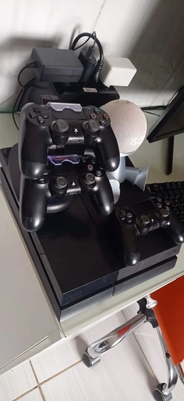 PlayStation 4 fat com três controles e 10 jogos - Foto 3