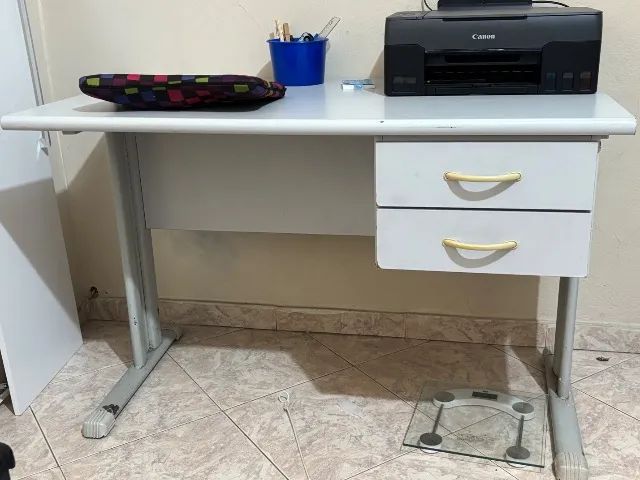 Mesa de escritório e computador - Foto 5