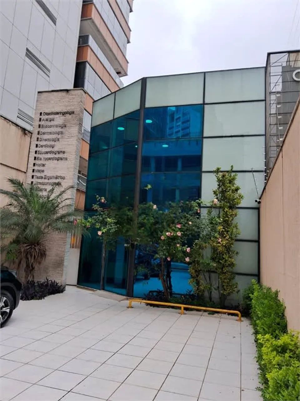 Prédio comercial na Rua Catequese, 255  381 m²