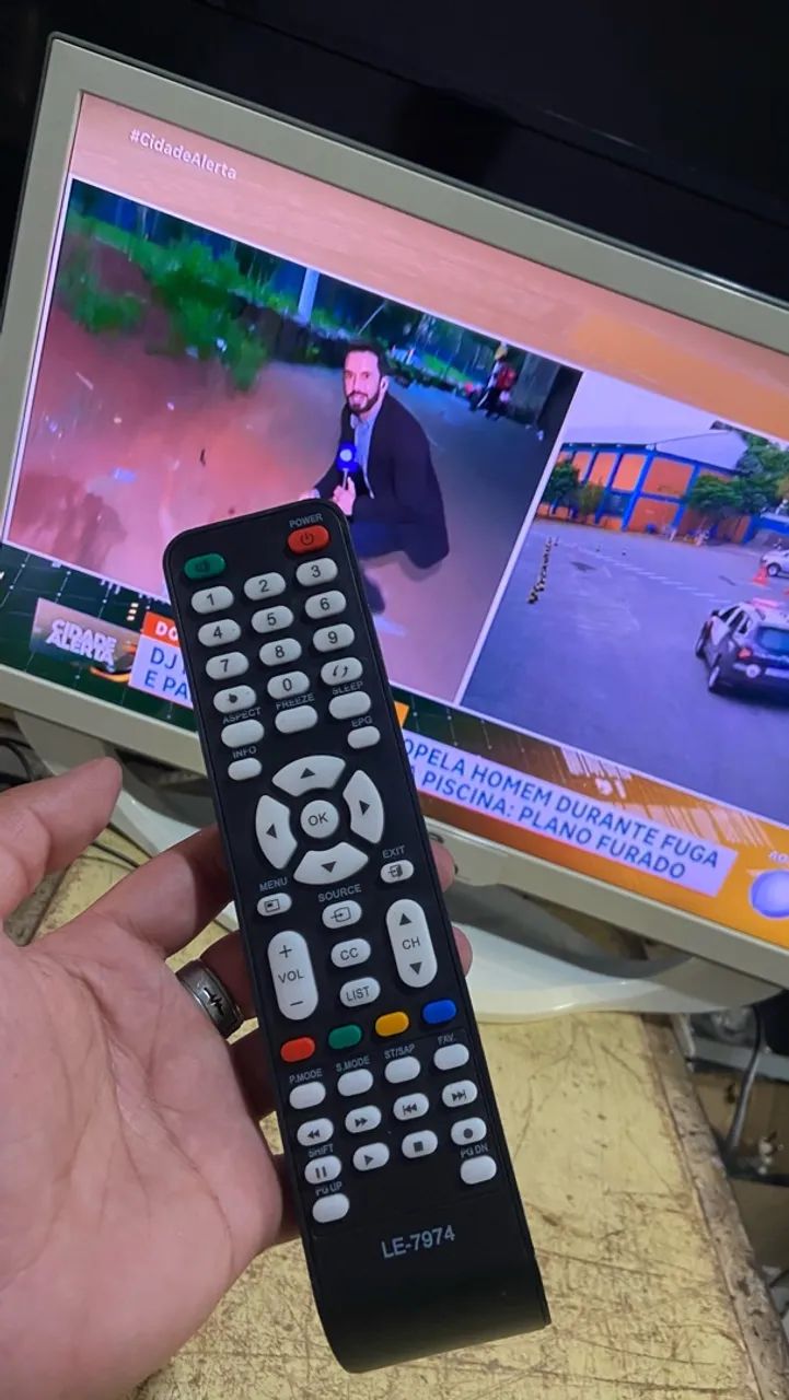 Tv/Monitor CCE 22 Polegadas funcionando perfeitamente, HDMI, RGA para PC