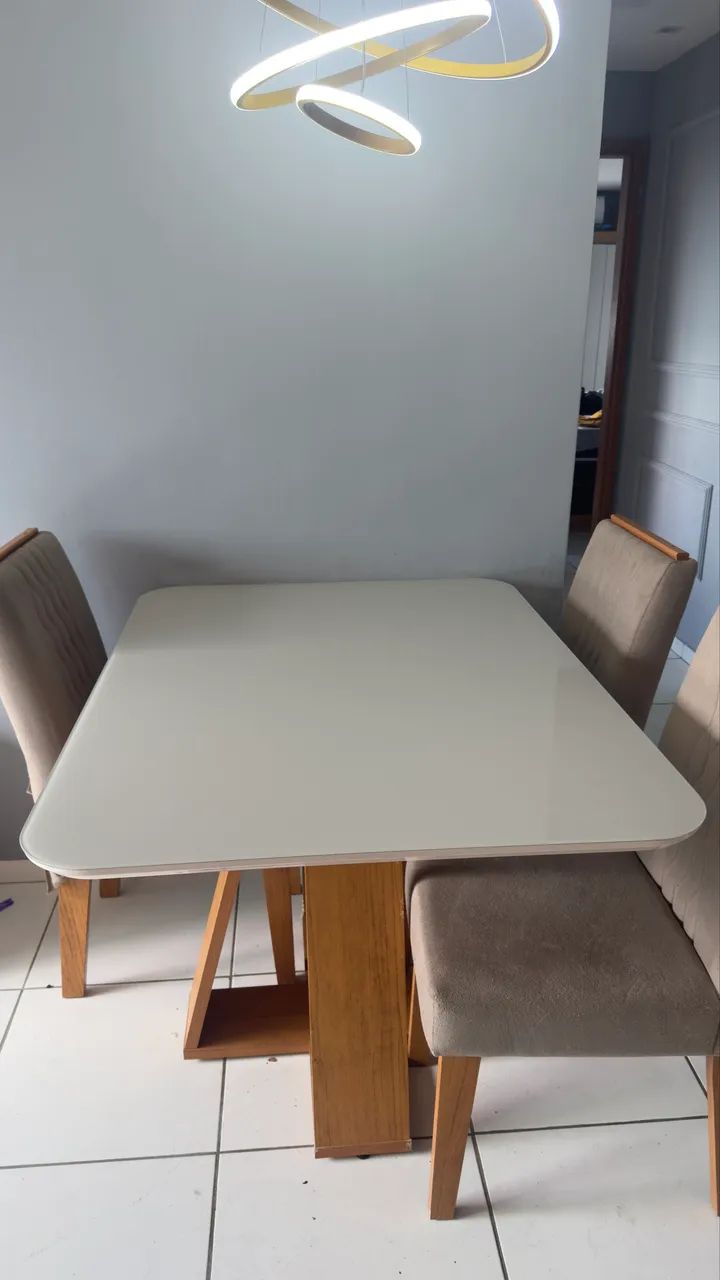 Mesa com 4 cadeiras  - Foto 2