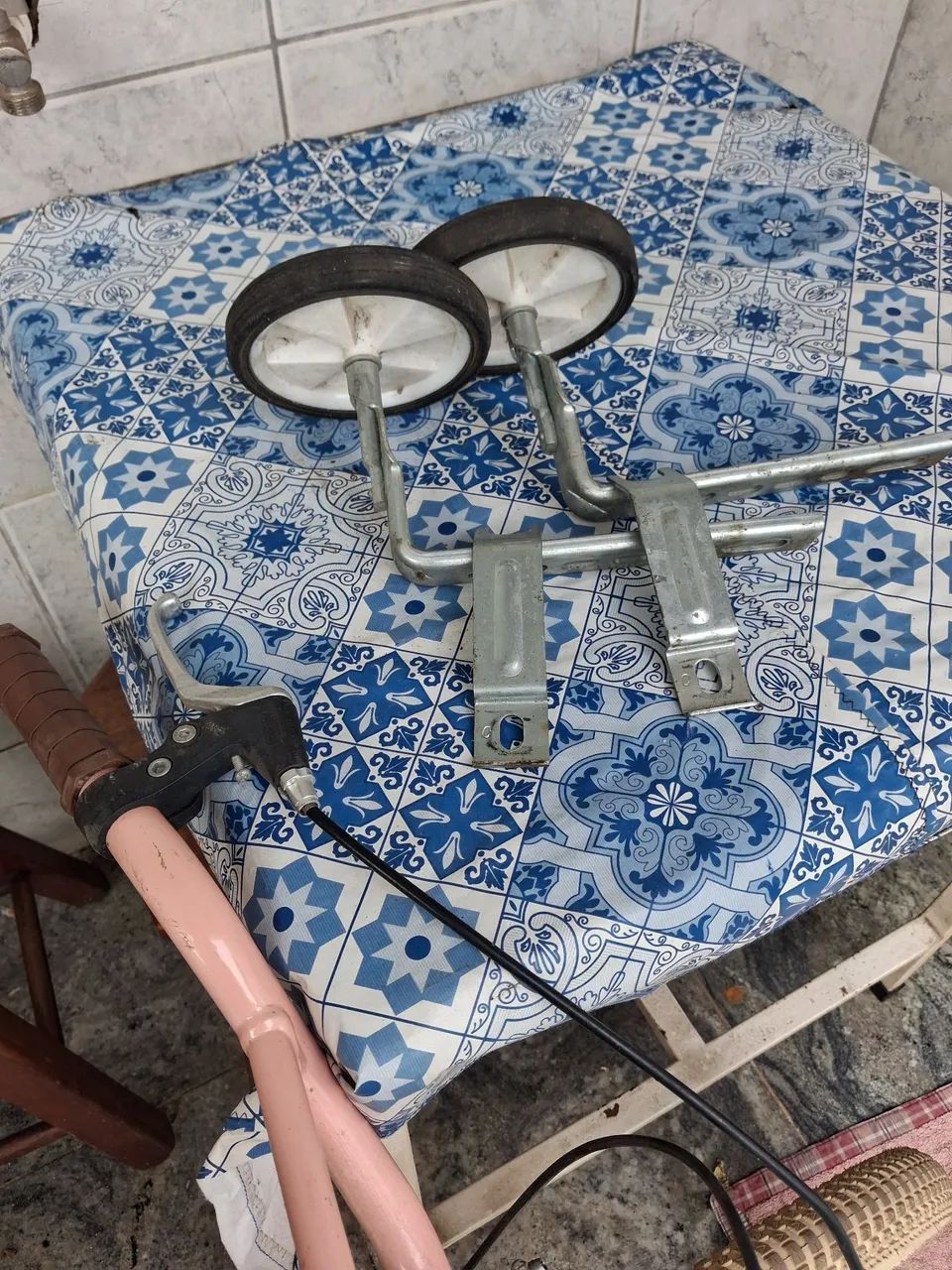 Bicicleta aro 20 com rodinhas  - Foto 4