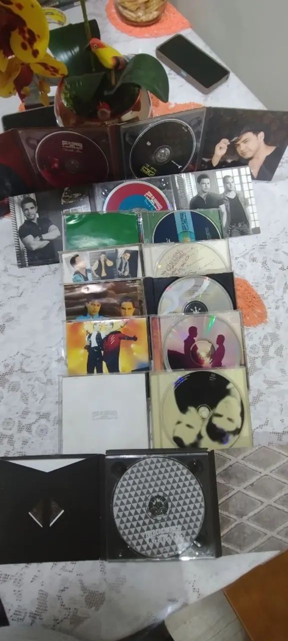 Cds do ZEZÉ DI CAMARGO E LUCIANO em ótimo estado 