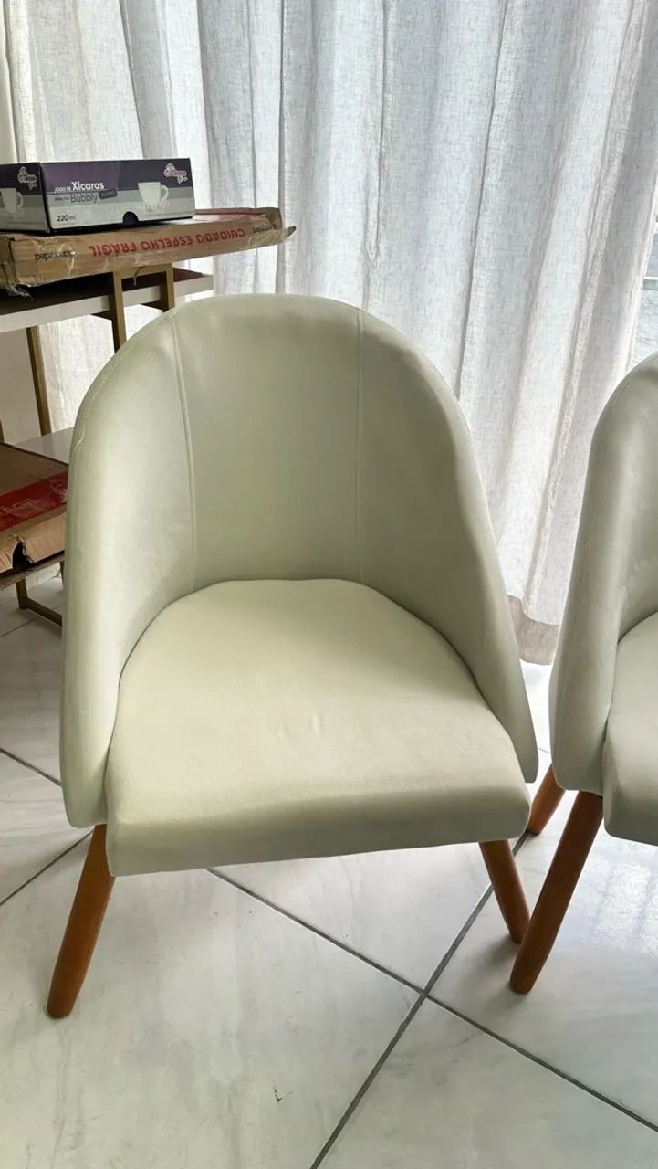 Poltronas perna palito 