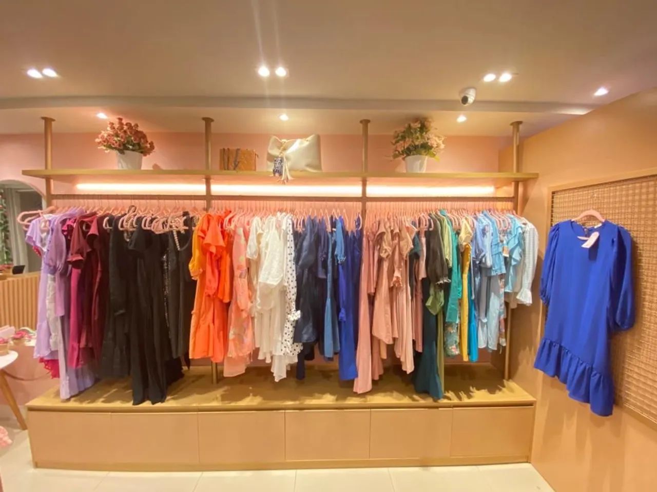 OFERTA!!! LOJA COMPLETA !!! LINDA LOJA DE ROUPAS PROJETO MODERNO E SOFISTICADO - Foto 2
