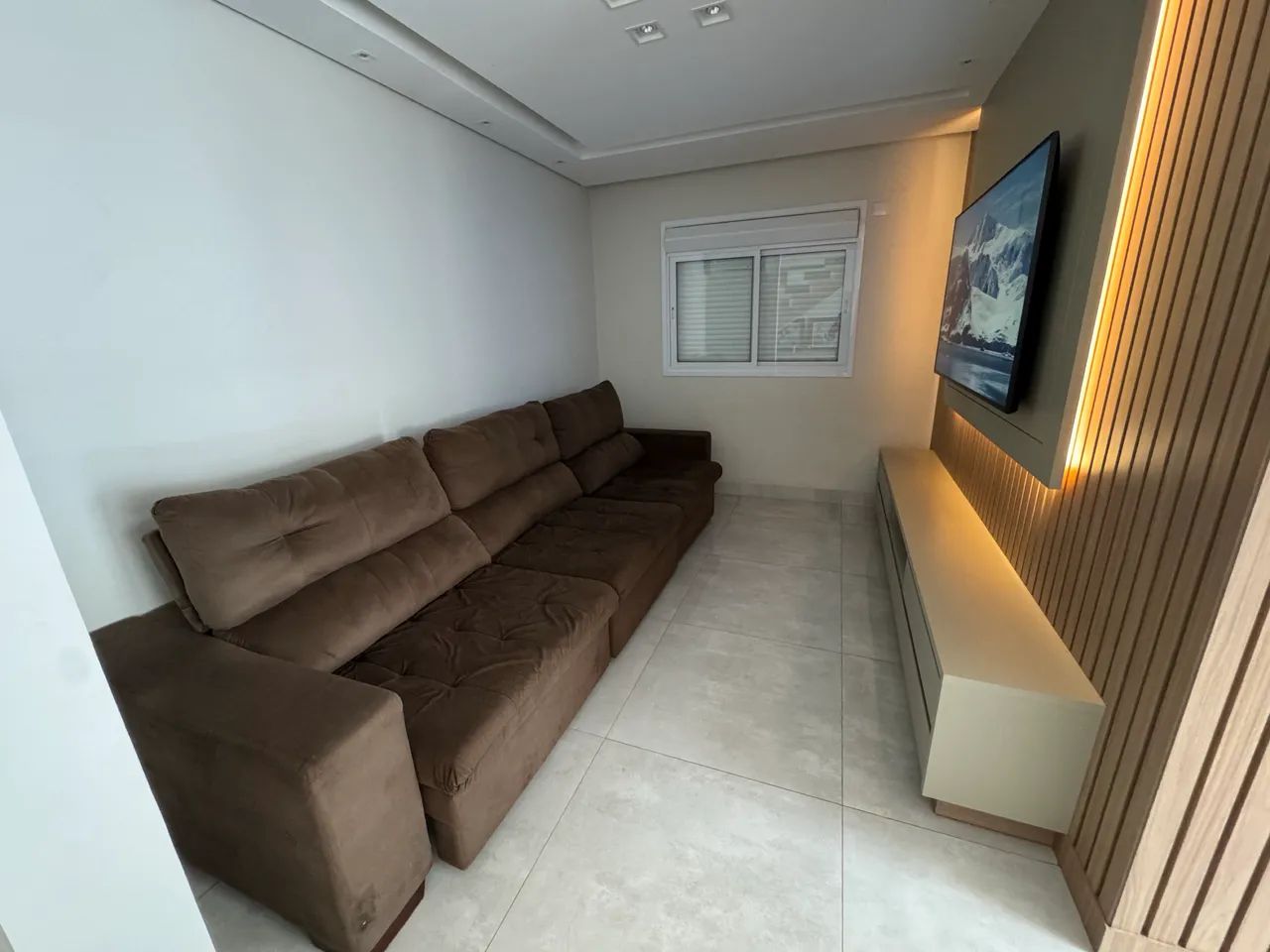 Sofá retrátil e reclinável em sued  - Foto 4