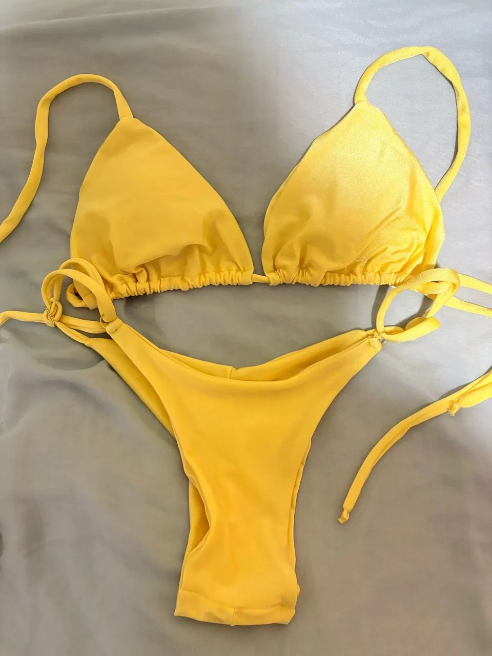 Biquíni amarelo manteiga 