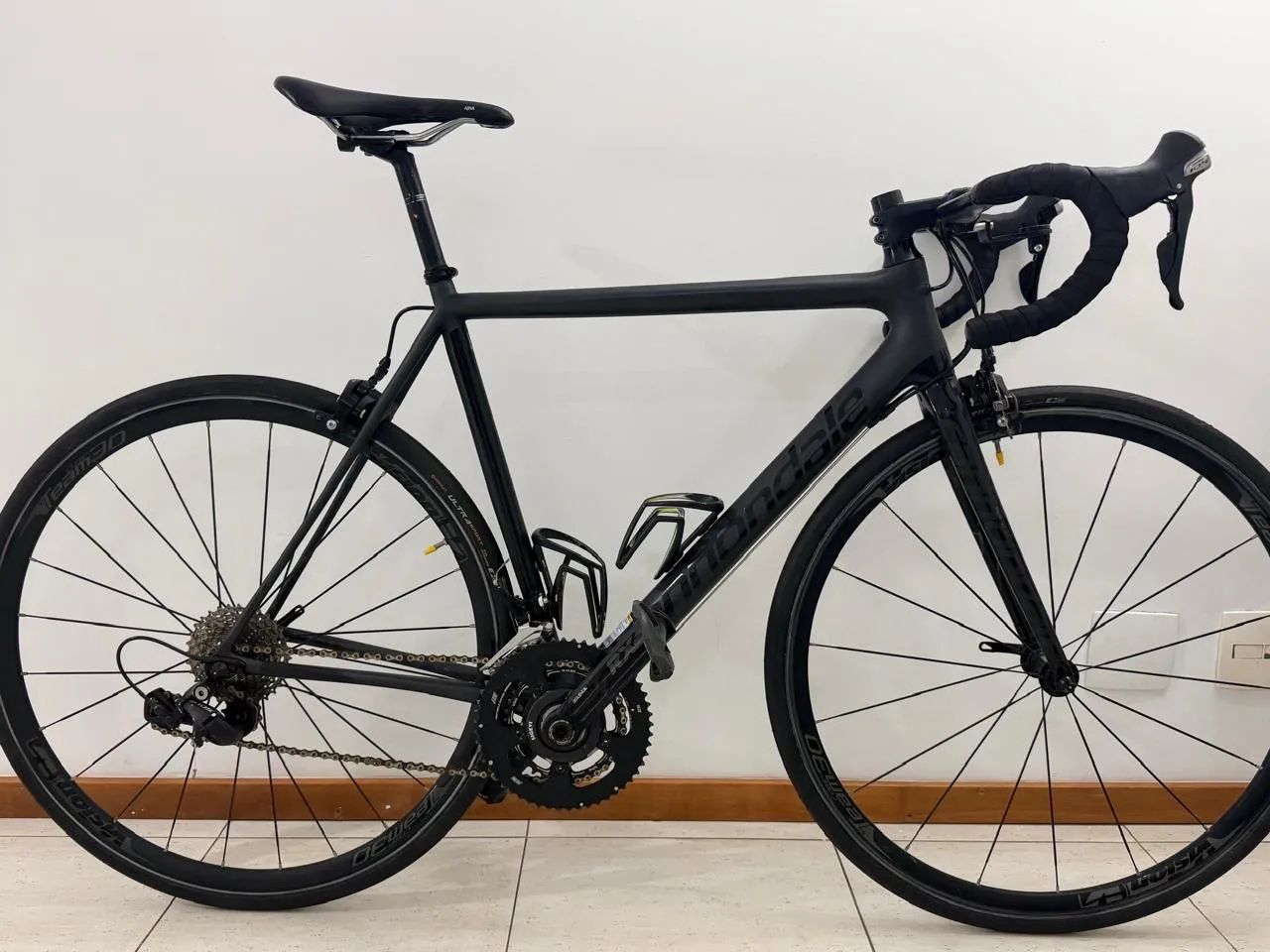 Bicicleta de carbono Cannondale Supersix 