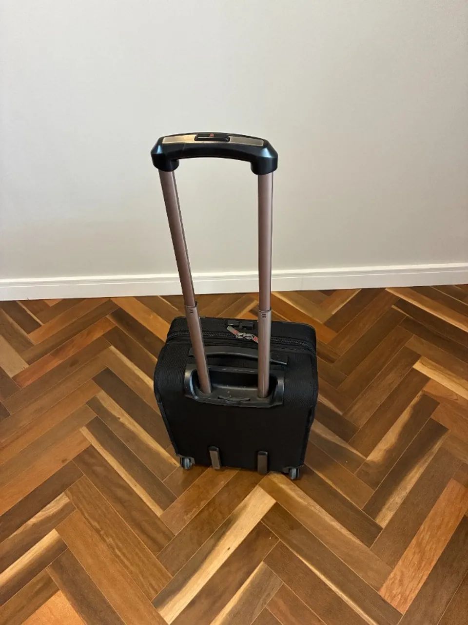 Mala de bordo Victorinox preta 2 rodas - Foto 5