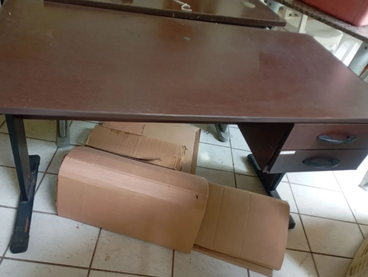 Mesa de escritório com gavetas  - Foto 2