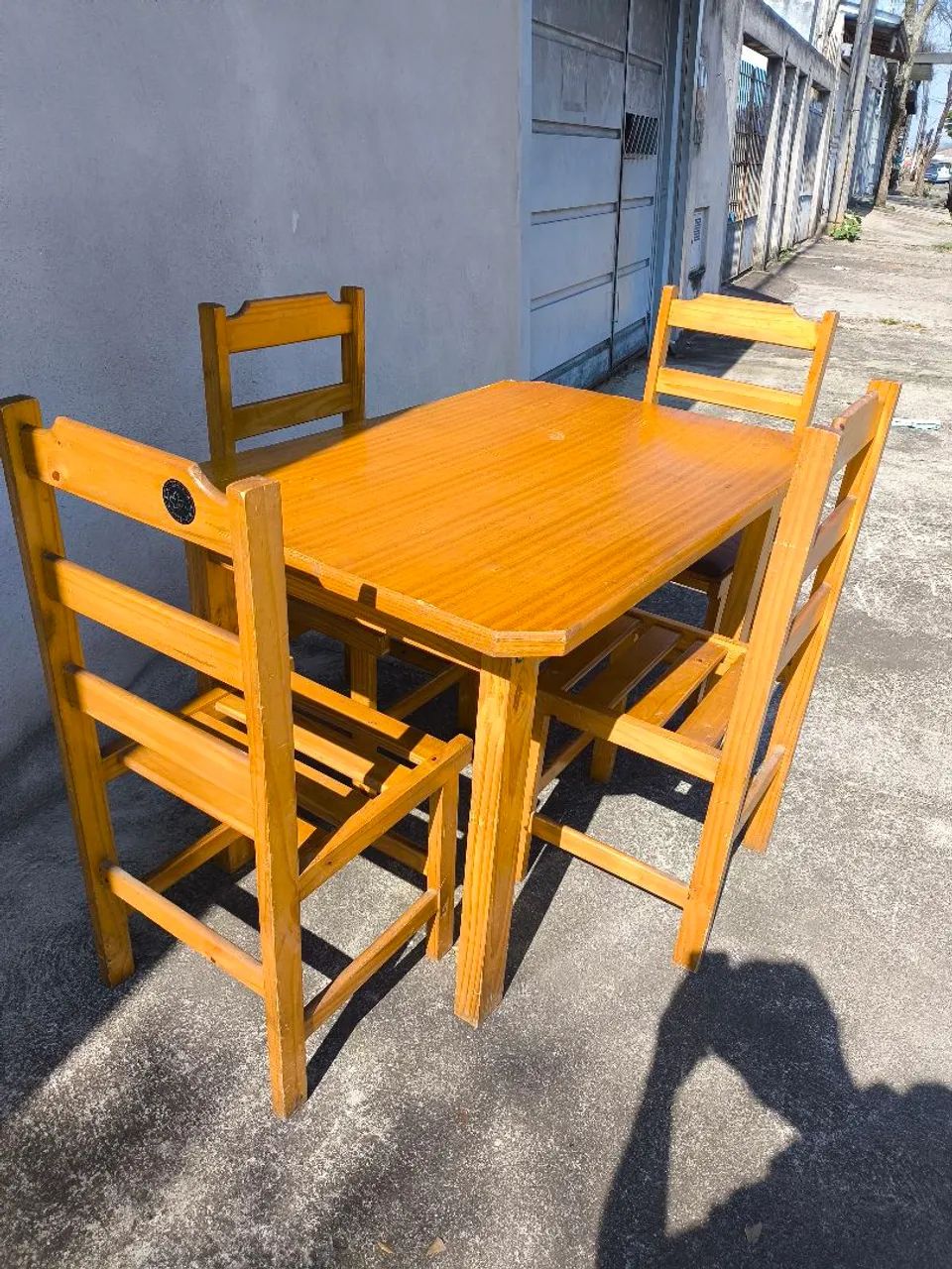 Mesa +4 Cadeiras Madeira Maciça 499,00