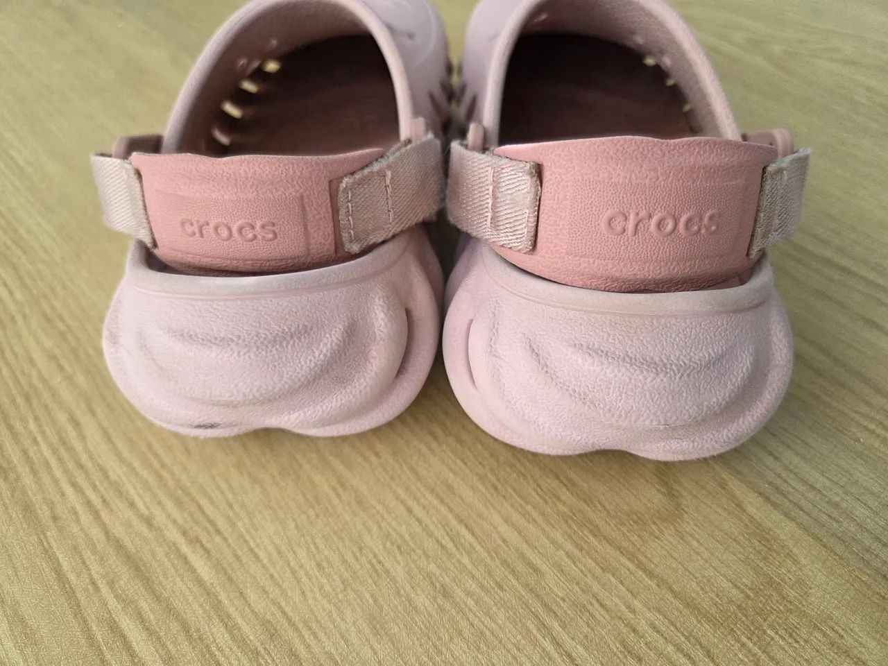 crocs echo clog rosa 32 - Foto 4