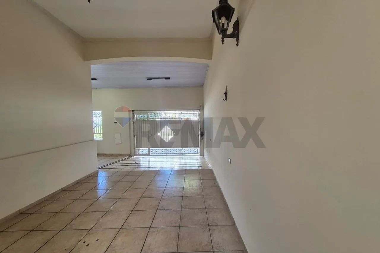 Casa em Capivari: 4 Quartos e Localização Imbatível - Foto 3