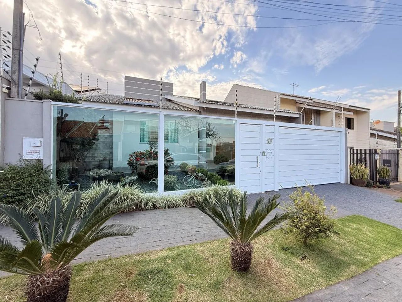 Casa à venda em Maringá, Jardim Itália, com 4 quartos, com 256.26 m² - Foto 2