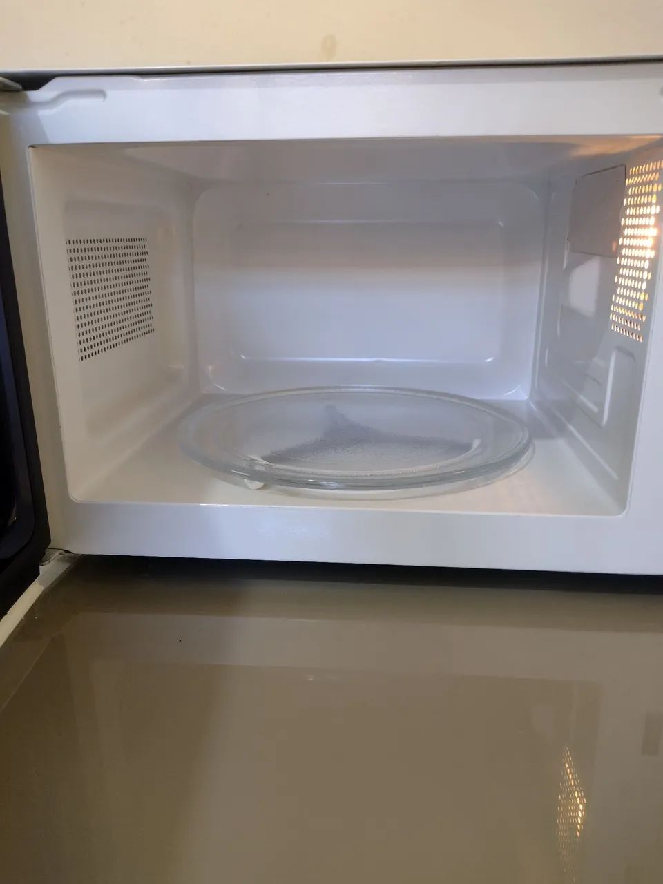 Microondas Philco 20 litros, funcionando perfeitamente  - Foto 2