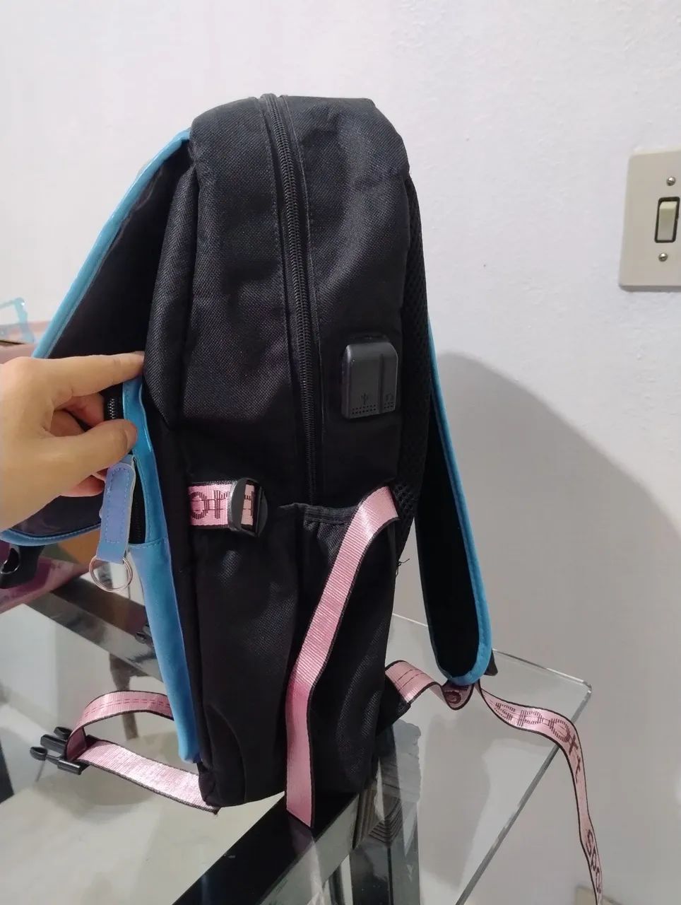 Mochila Escolar Stitch (Preta e Azul) - Usada - Foto 4