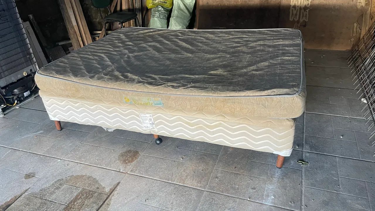 Cama box com colchão 