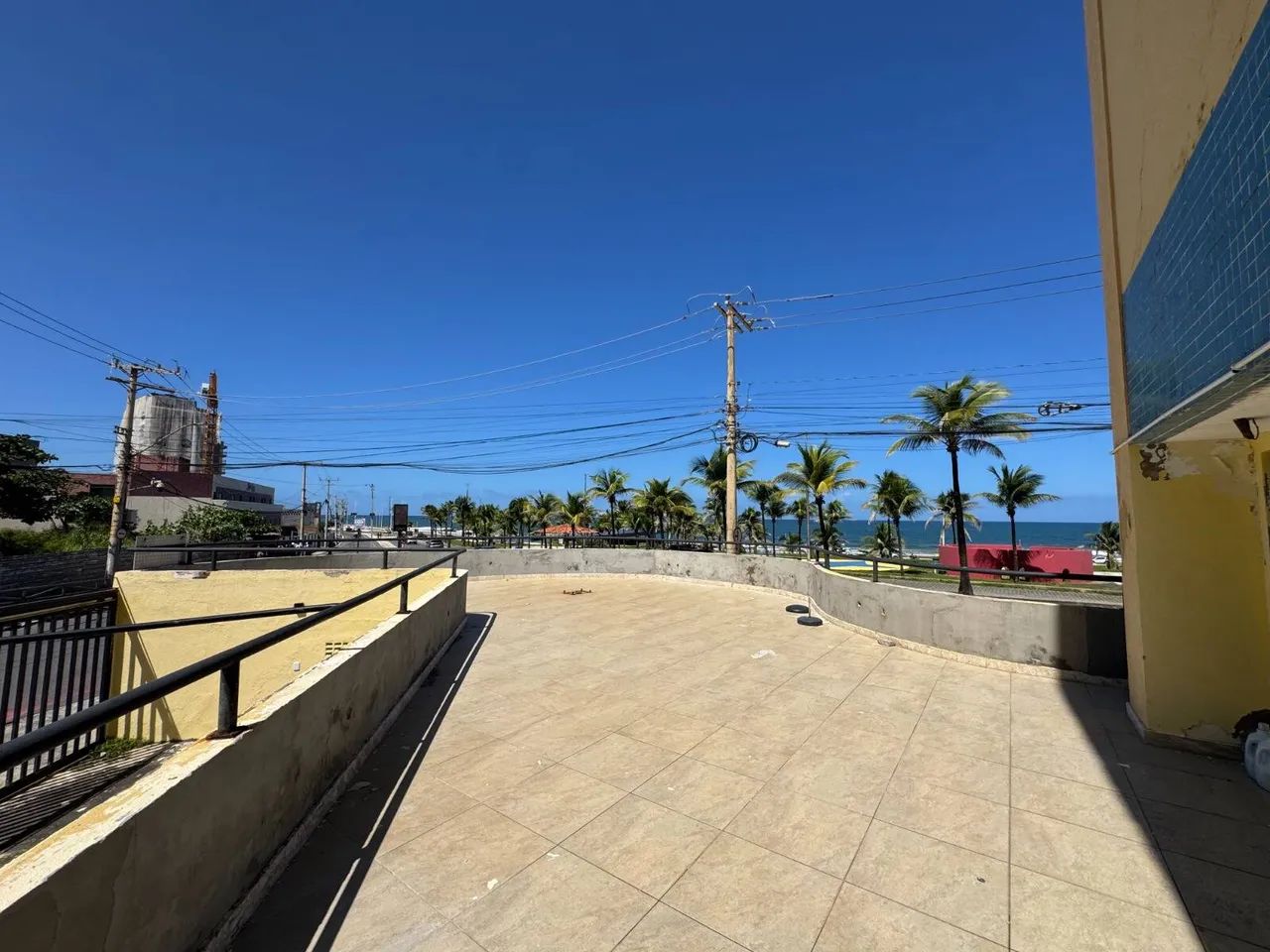 Ponto Comercial 256m²  Costa Azul | Pavimento Térreo