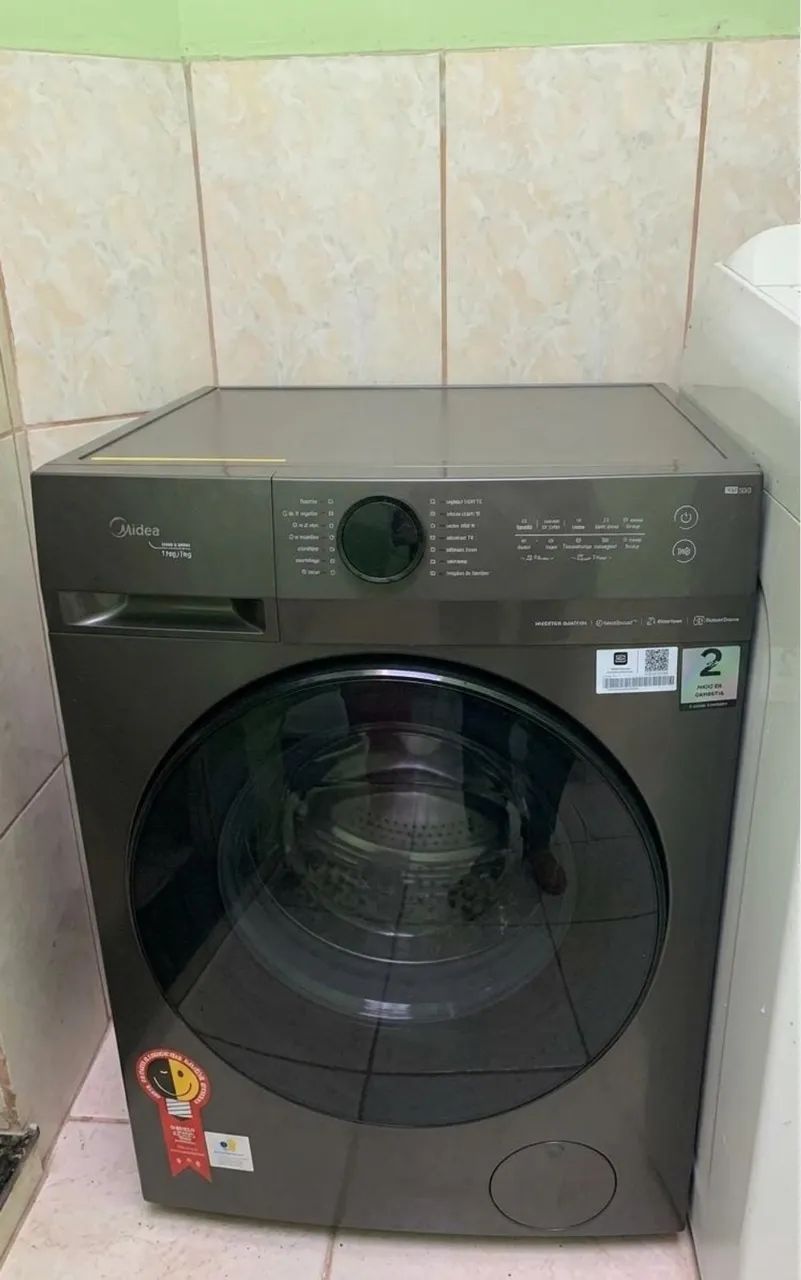 Máquina de lava e seca 