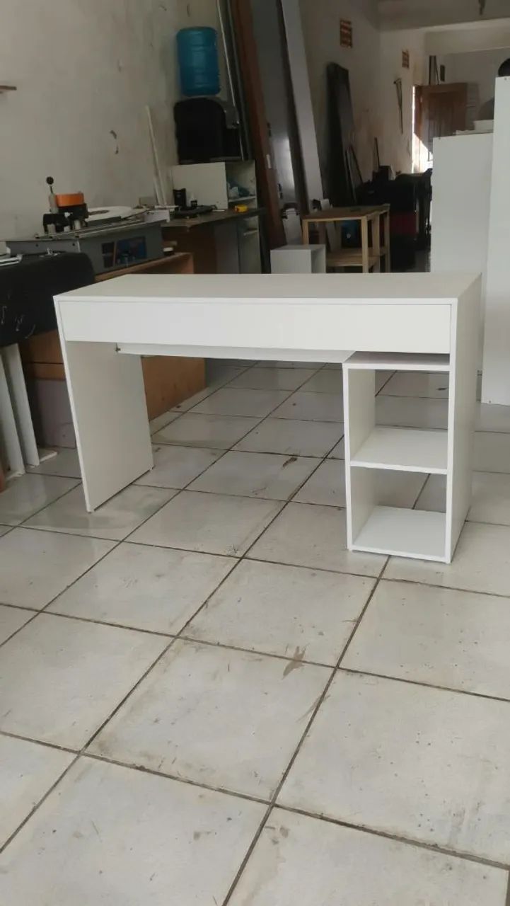 Escrivaninha com gavetão  - Foto 2
