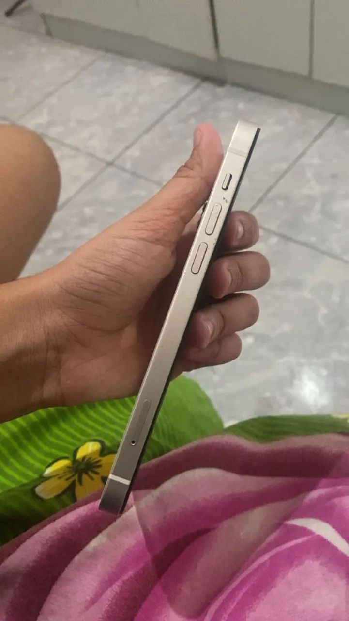 IPhone 12 ótimo estado trincado na tela mas n empata nd todo original de fabrica  - Foto 3