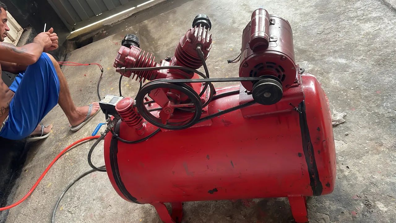 Compressor de Ar 100 Litros Profissional a Pistão (2 Pistões em V) - Foto 2