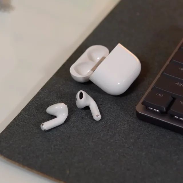 Apple - AirPods 4 ANC (Cancelamento de ruído) - Fones de Ouvido