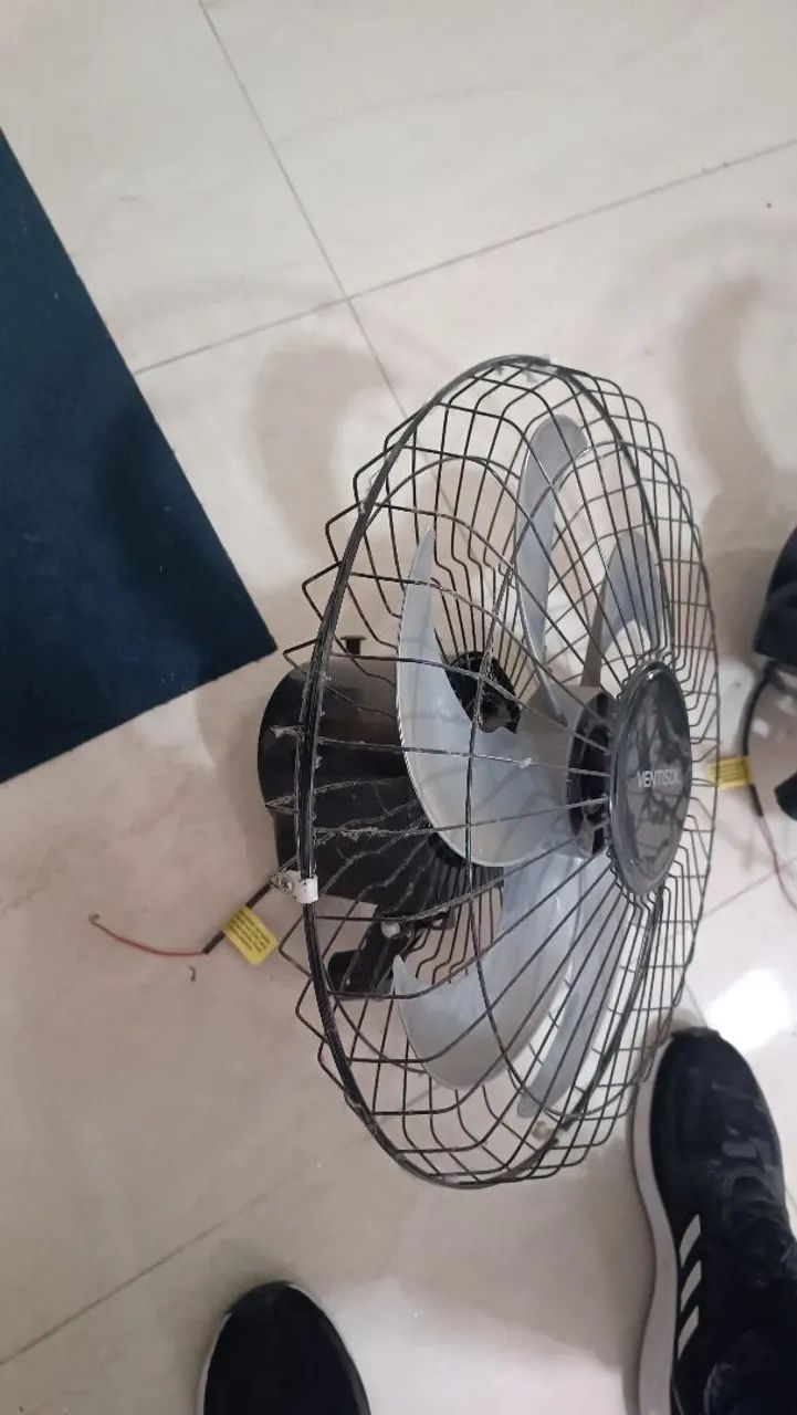 Dois Ventiladores Ventisol para comercio - Foto 2