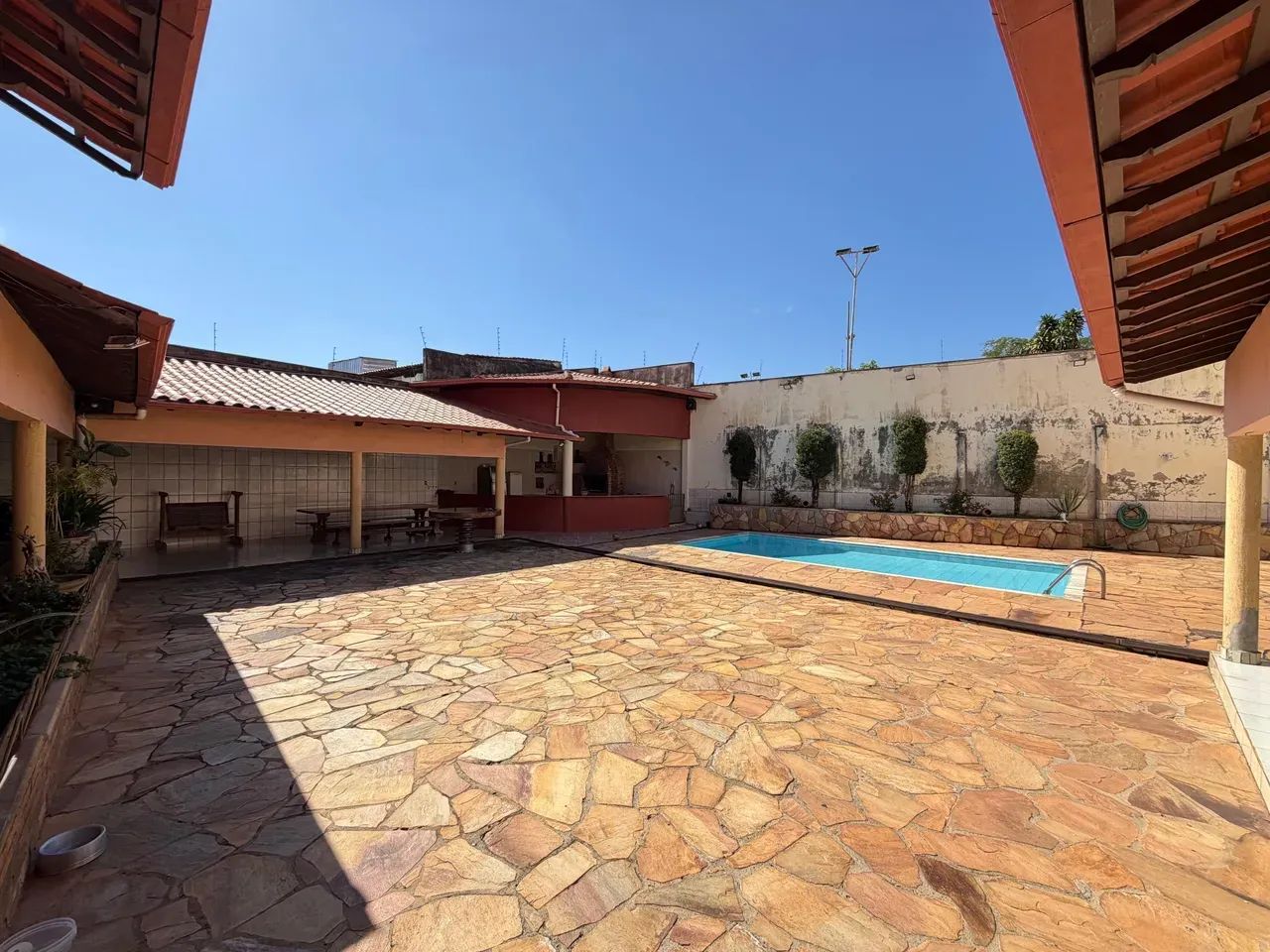 Casa com 4 quartos sendo 1 suíte 4 banheiros 2 vagas - Foto 2