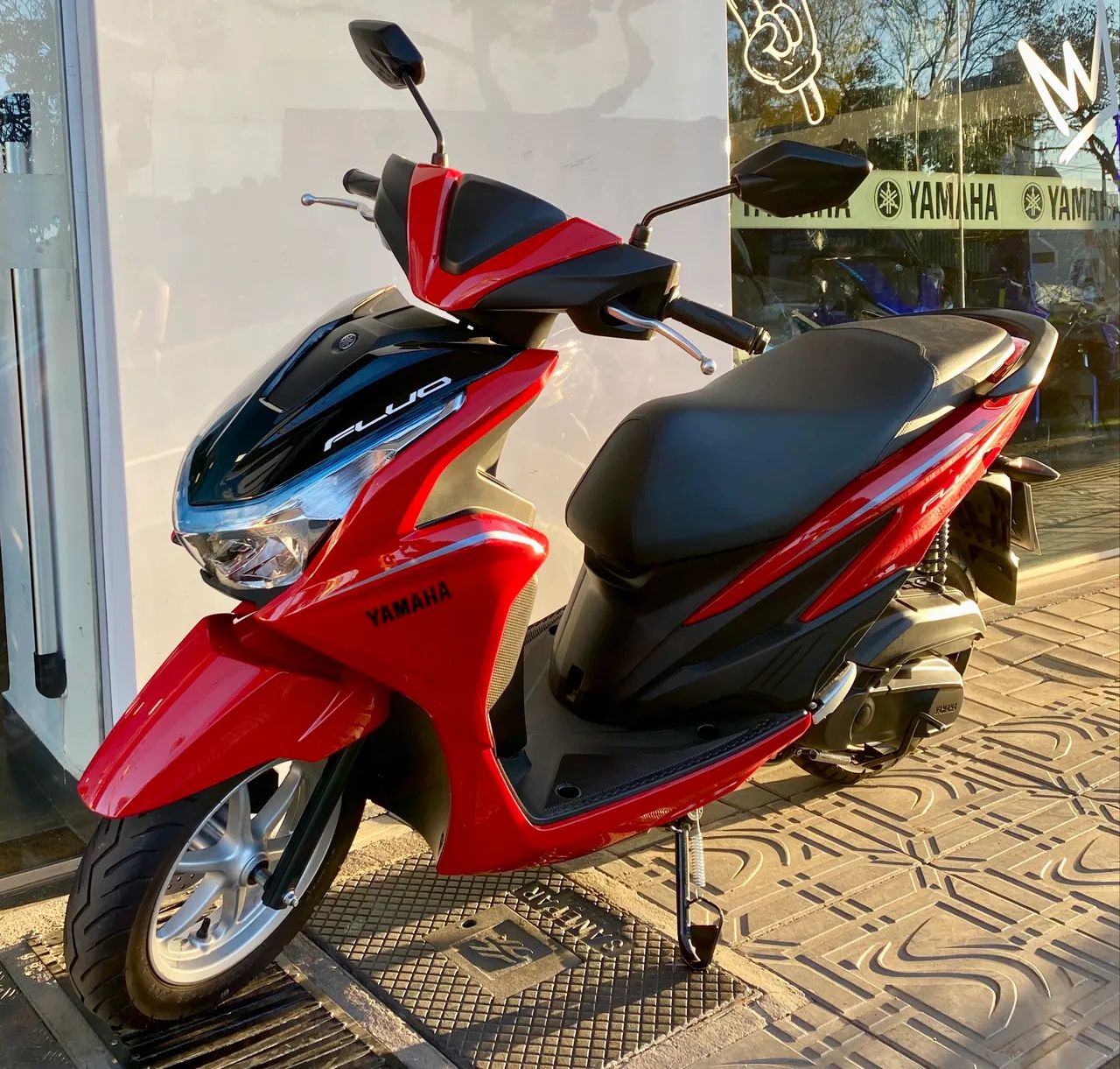 YAMAHA FLUO 125 2026 - Foto 4