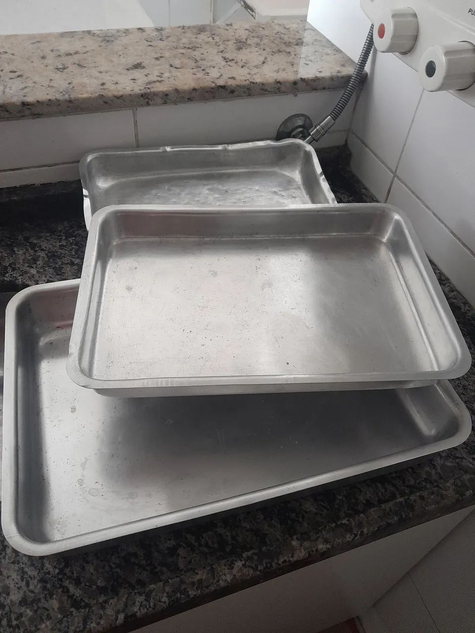 TRÊS  assadeiras retangular de aluminio