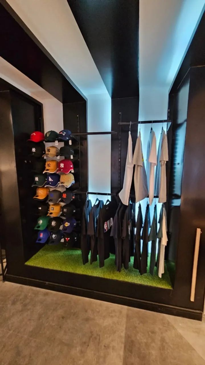 Expositor Roupas e Bonés