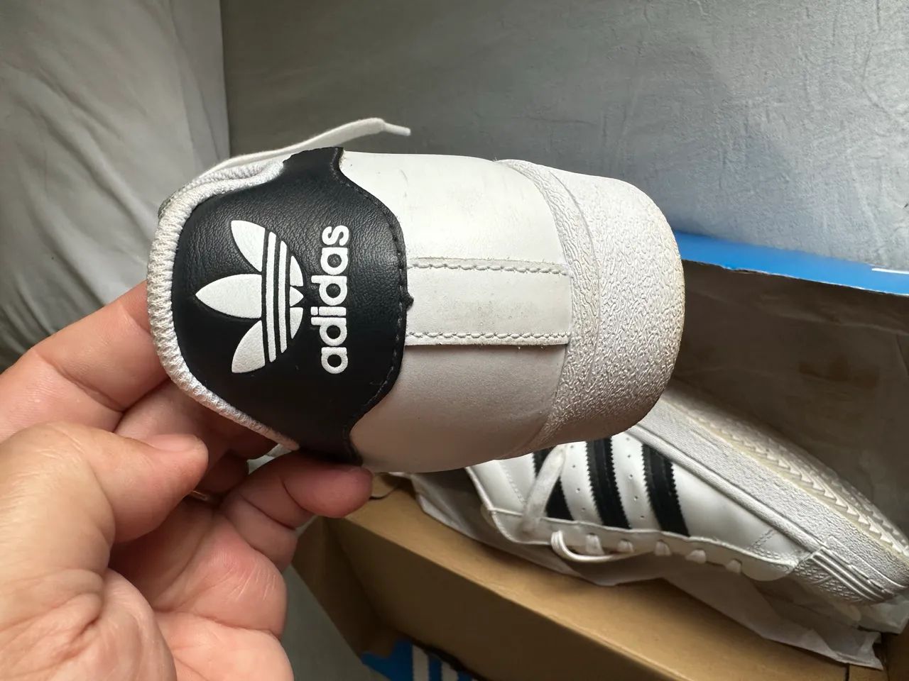 Tênis Adidas SUPERSTAR (41), couro, branco, usado - Foto 3